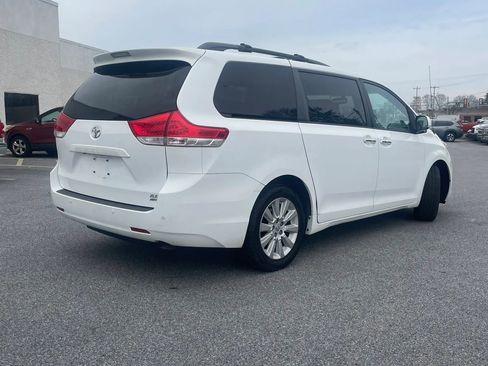 Used 2013 Toyota Sienna XLE w/ Entertainment Pkg image 9