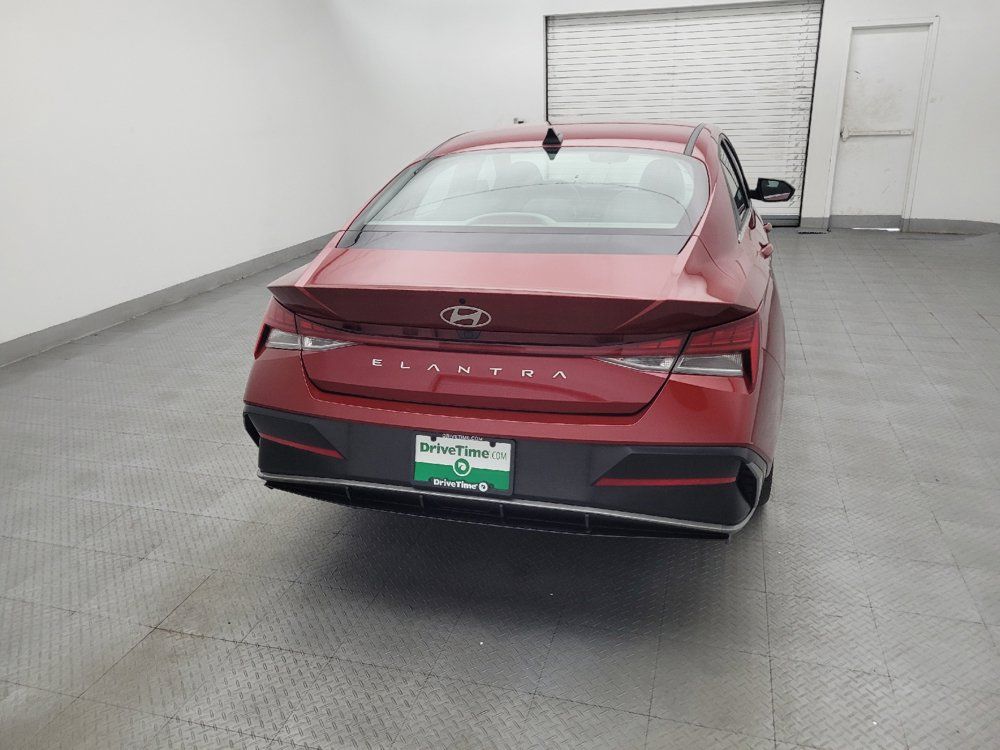 Used 2025 Hyundai Elantra SEL FWD image 7