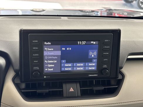 Used 2022 Toyota RAV4 XLE image 17