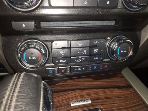 Used 2015 Ford F150 Lariat image 19