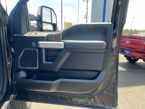 Used 2018 Ford F250 Lariat w/ Lariat Ultimate Package AWD/4WD image 60