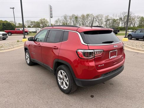 Used 2025 Jeep Compass Latitude AWD/4WD image 5