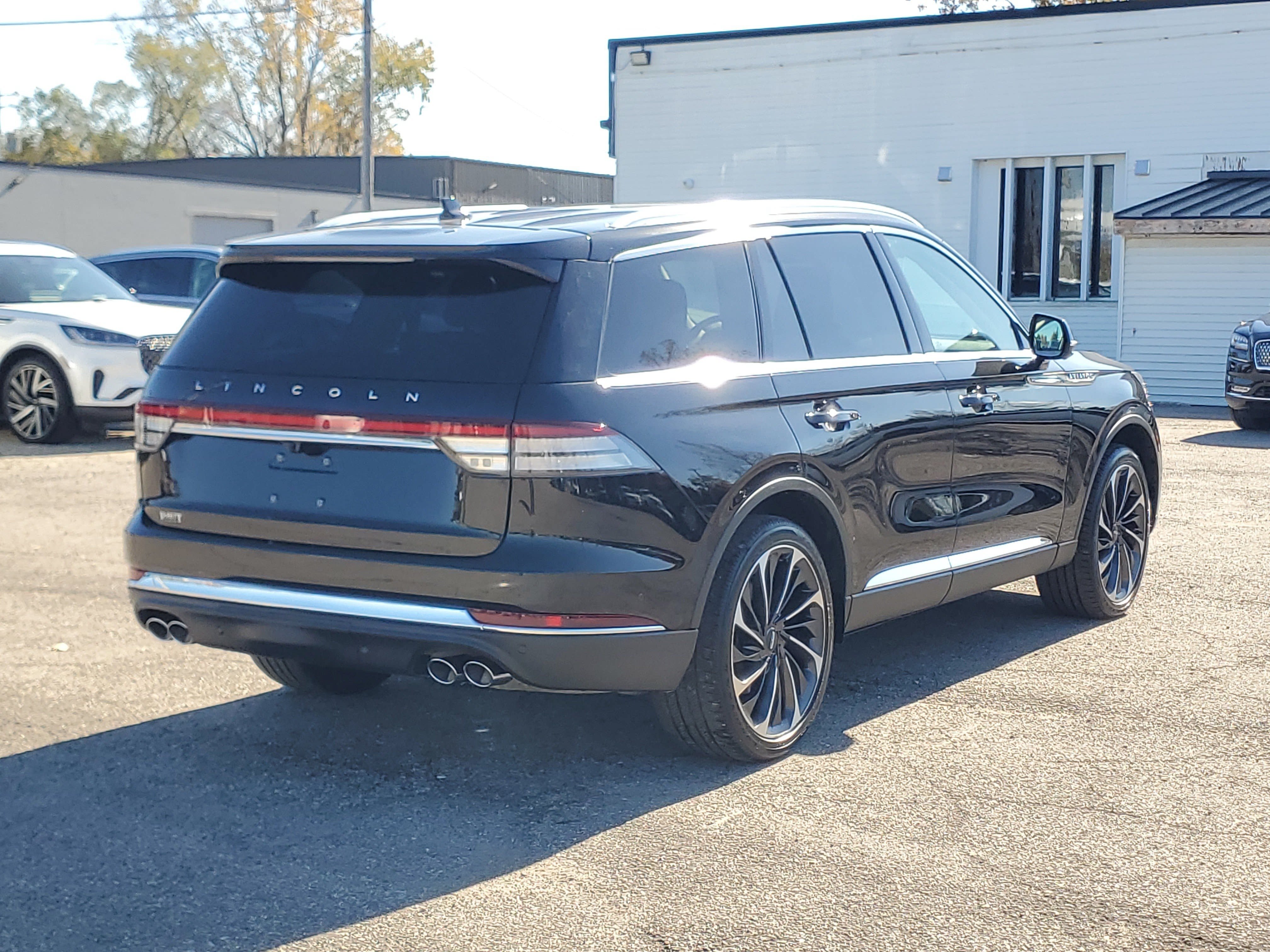 Used 2023 Lincoln Aviator Reserve w/ Equipment Group 201A AWD/4WD image 6