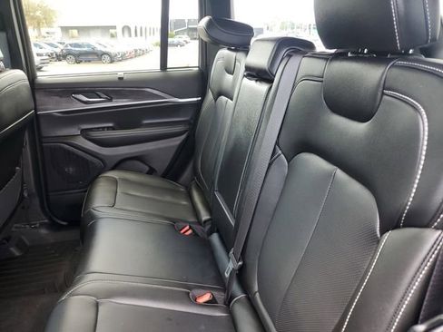 Used 2025 Jeep Grand Cherokee Limited w/ Luxury Tech Group II image 14