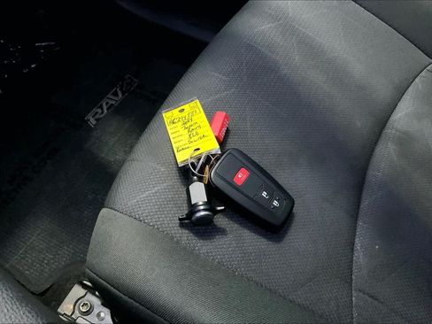 Used 2024 Toyota RAV4 XLE FWD image 14