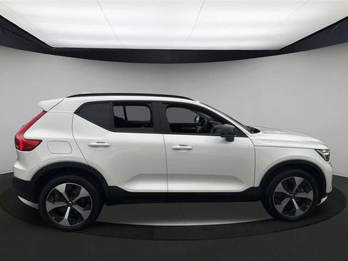 Used 2023 Volvo XC40 B5 Plus w/ Driver Assist Package image 5