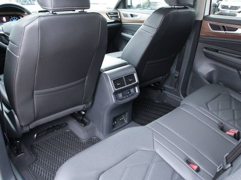 Certified 2026 Volkswagen Atlas SE FWD image 25