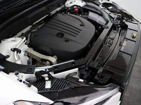 Used 2025 Volvo XC60 B5 Plus image 36