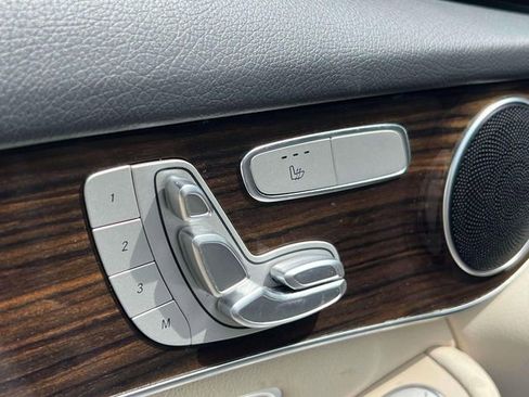 Used 2022 Mercedes-Benz GLC 300 w/ Premium Package Lite image 26
