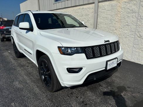 Used 2020 Jeep Grand Cherokee Altitude AWD/4WD image 2