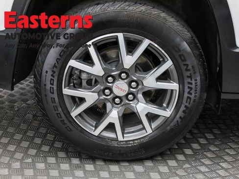 Used 2022 GMC Acadia SLE image 33