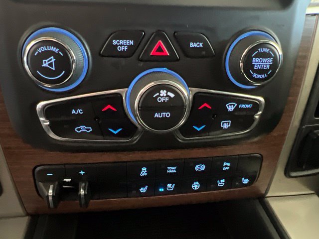 Used 2014 RAM 3500 Laramie w/ Convenience Group AWD/4WD image 28