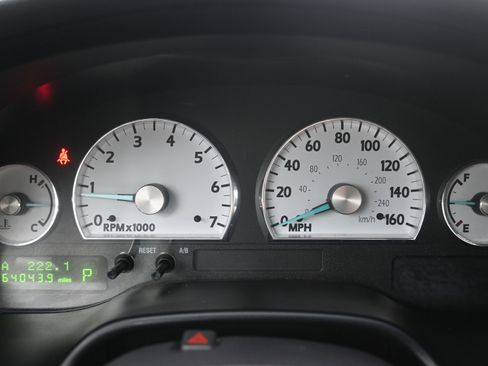 Used 2004 Ford Thunderbird image 14