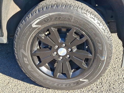 Used 2021 Chevrolet Colorado LT w/ Safety Package image 9