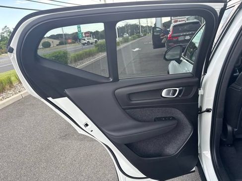 Used 2025 Volvo XC40 B5 Plus AWD/4WD image 16