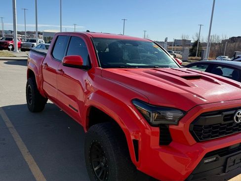Used 2024 Toyota Tacoma TRD Sport image 5