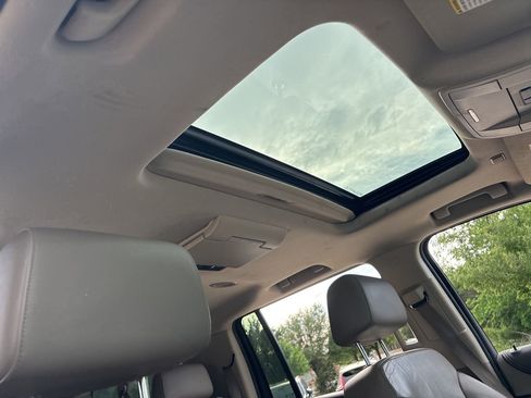 Used 2016 Chevrolet Suburban LT image 15