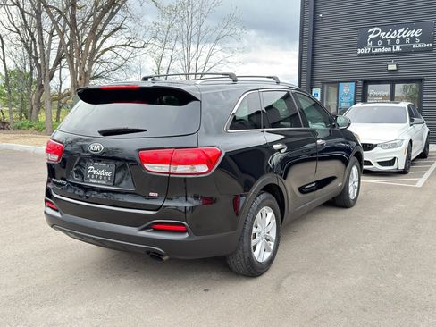 Used 2017 Kia Sorento LX AWD/4WD image 4