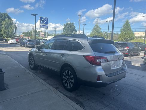 Used 2017 Subaru Outback 2.5i Limited AWD/4WD image 5