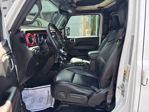 Used 2022 Jeep Gladiator Rubicon w/ Cold Weather Group AWD/4WD image 2