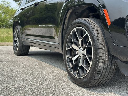 Used 2023 Jeep Grand Cherokee Summit image 9