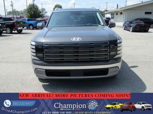 Used 2026 Hyundai Palisade SEL FWD image 2