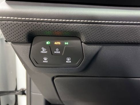 Used 2024 Volkswagen Atlas SE image 26