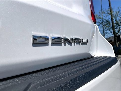 Used 2024 GMC Yukon Denali AWD/4WD image 11