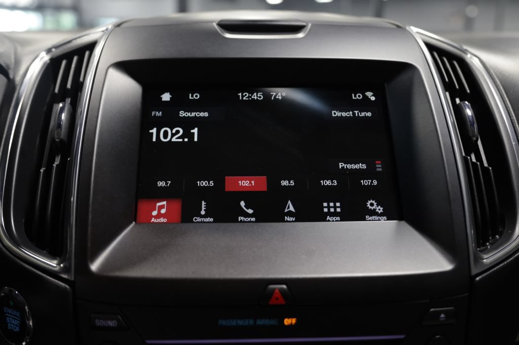 Used 2018 Ford Edge Titanium w/ Technology Package FWD image 42