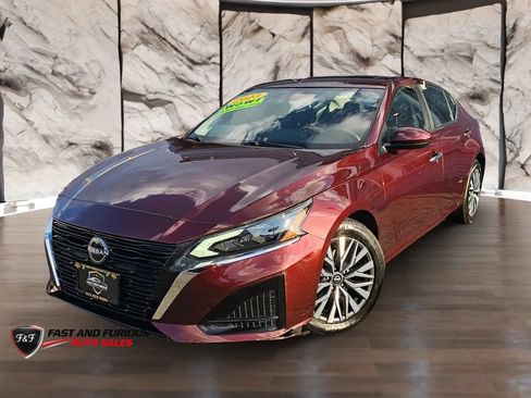 Used 2023 Nissan Altima 2.5 SV w/ SV Premium Package FWD image 2