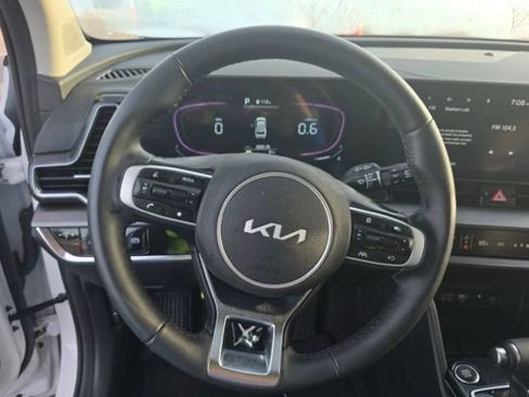Certified 2025 Kia Sportage EX FWD image 13