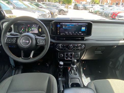 Used 2024 Jeep Wrangler Unlimited w/ Convenience Group image 13