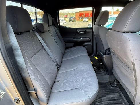 Used 2019 Toyota Tacoma TRD Sport AWD/4WD image 14