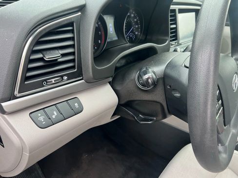 Used 2018 Hyundai Elantra SEL FWD image 25