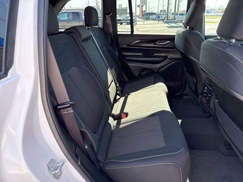 Used 2024 Jeep Grand Cherokee Laredo X w/ Luxury Tech Group I AWD/4WD image 15