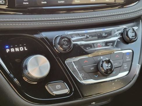 New 2026 Chrysler Pacifica Select image 30