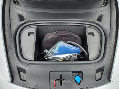 Used 2023 Porsche Taycan 4S image 9