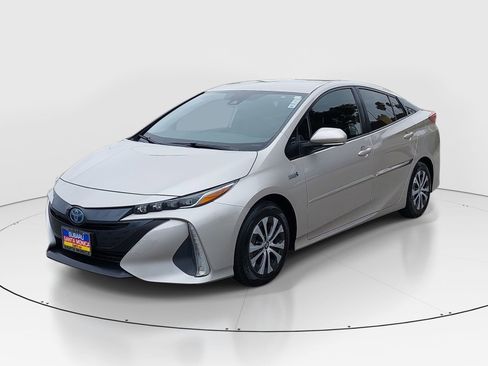 Used 2022 Toyota Prius Prime LE FWD image 3