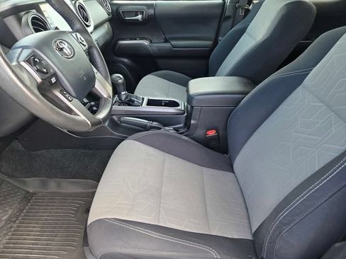 Certified 2020 Toyota Tacoma TRD Off-Road AWD/4WD image 18