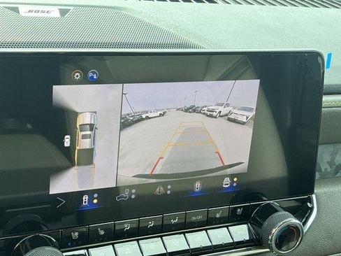 Used 2025 Chevrolet Colorado ZR2 w/ Midnight Edition image 15