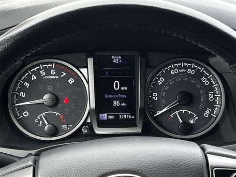 Used 2022 Toyota Tacoma TRD Sport image 13