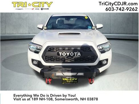 Used 2021 Toyota Tacoma TRD Sport w/ TRD Premium Sport Package image 8