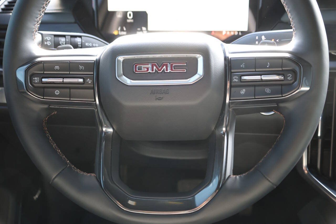 Used 2025 GMC Acadia AT4 AWD/4WD image 18