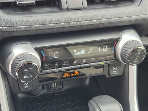 Used 2025 Toyota RAV4 XLE FWD image 20