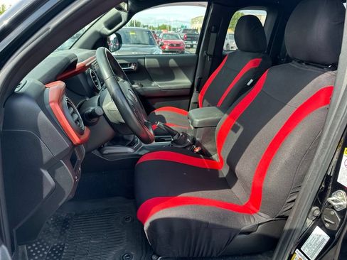 Used 2016 Toyota Tacoma TRD Sport w/ Premium & Technology Package AWD/4WD image 16