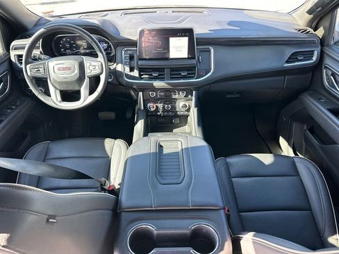 Used 2022 GMC Yukon XL SLT w/ SLT Premium Package image 15