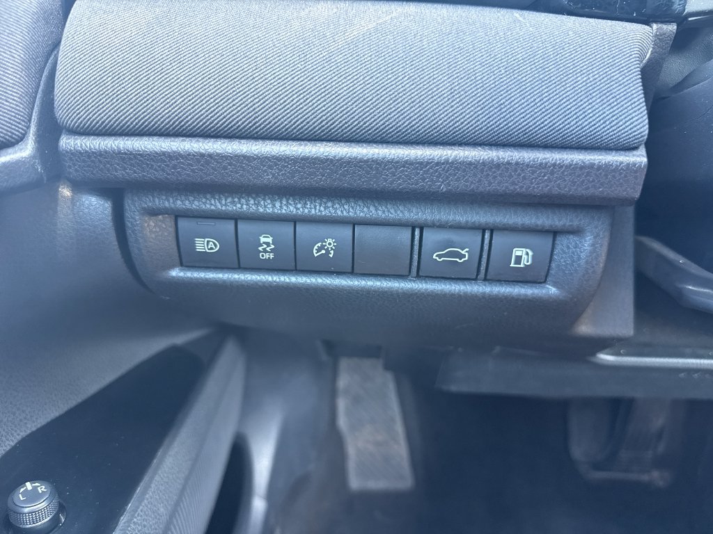 Used 2025 Toyota Camry LE FWD image 14