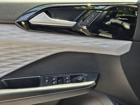 Certified 2023 Volkswagen Taos S FWD image 27