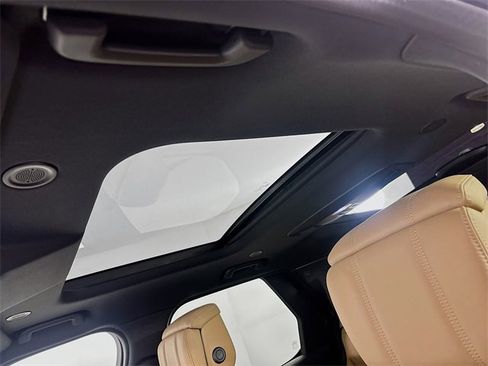 New 2026 Land Rover Discovery Limited Edition image 14