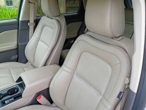 Used 2021 Lincoln Corsair FWD w/ Convenience Package image 29